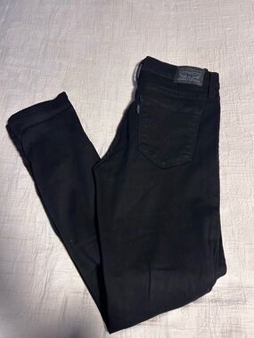 Levi's Women's Black Skinny Jeans - Classic Slim Fit